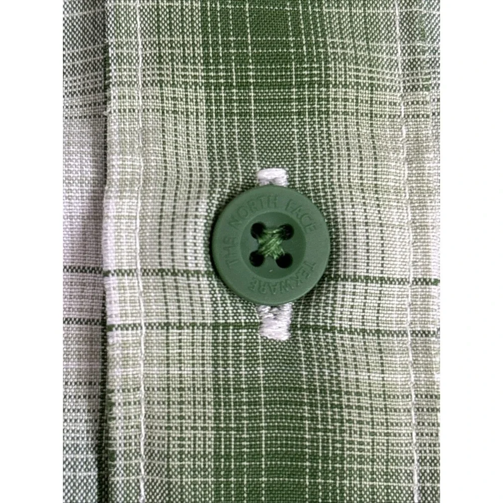 The North Face Men's Large Light Green White Plaid Short Sleeve Button Up Shirt‎